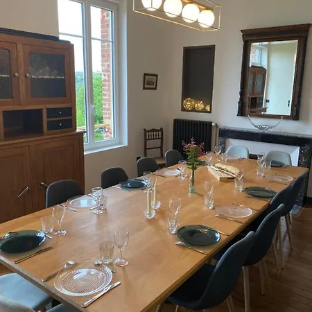 Le 33 : Maison Bourgeoise De Caractere A Holiday home Laon