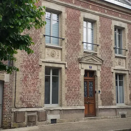 Le 33 : Maison Bourgeoise De Caractere A Holiday home *